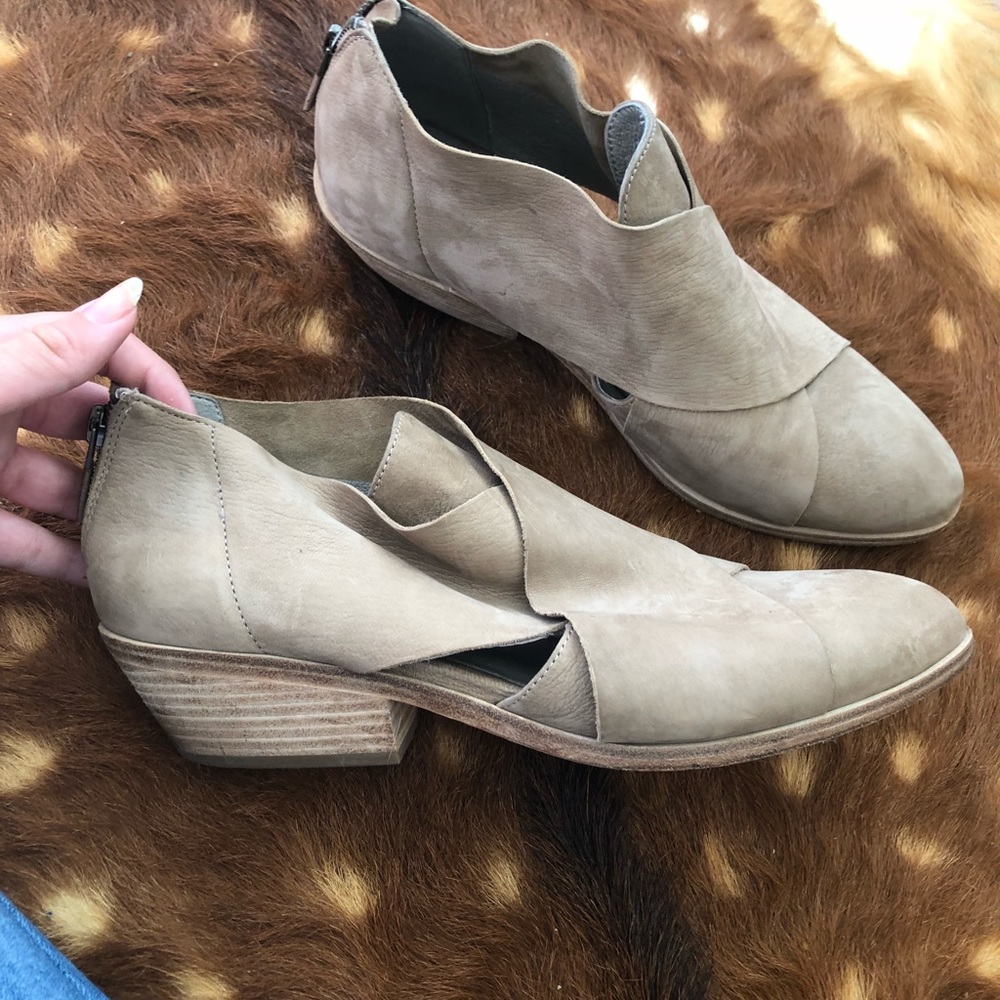 Eileen Fisher cluster tumbled nubuck booties
